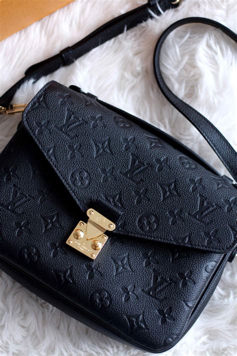 louis vuitton pochette schwarz|Louis Vuitton Pochette métis monogram.